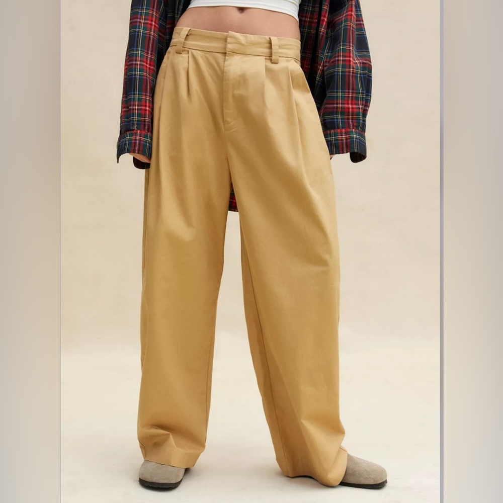 Fashionable twill trousers from urban outfitters